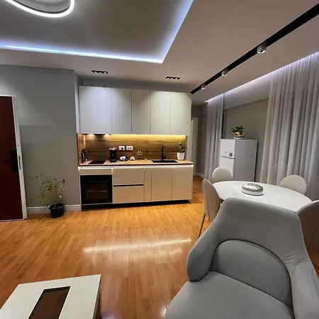 The Pebble Couch Apartment *