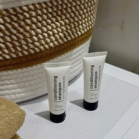 The Pebble Couch ティラナ