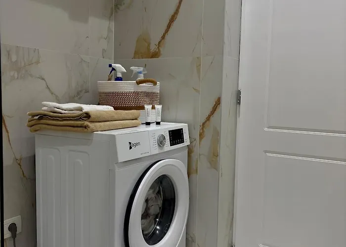 The Pebble Couch 地拉那